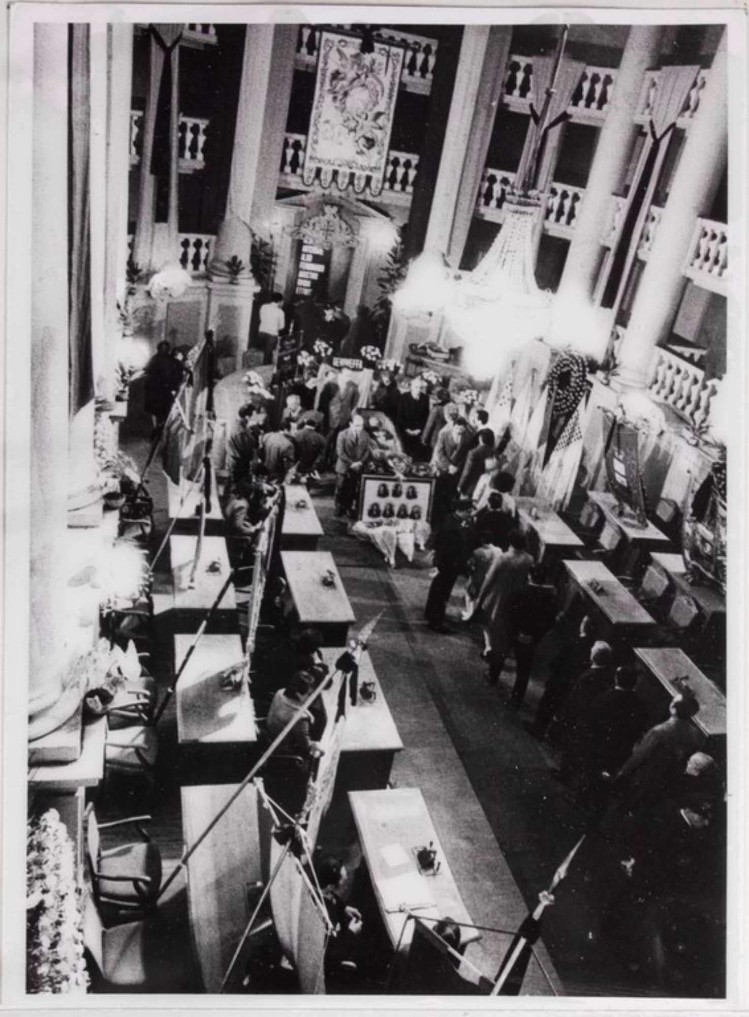 Gattatico-Reggio Emilia, 27-30 marzo 1970, Funerali di Alcide Cervi, camera ardente di Alcide nella Sala del Tricolore di Reggio Emilia, picchetto d'onore